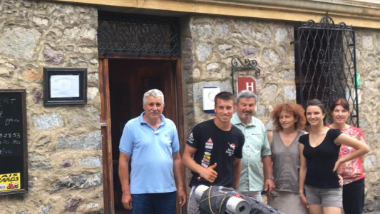 Valdeblore : il traverse les alpes avec une brouette !