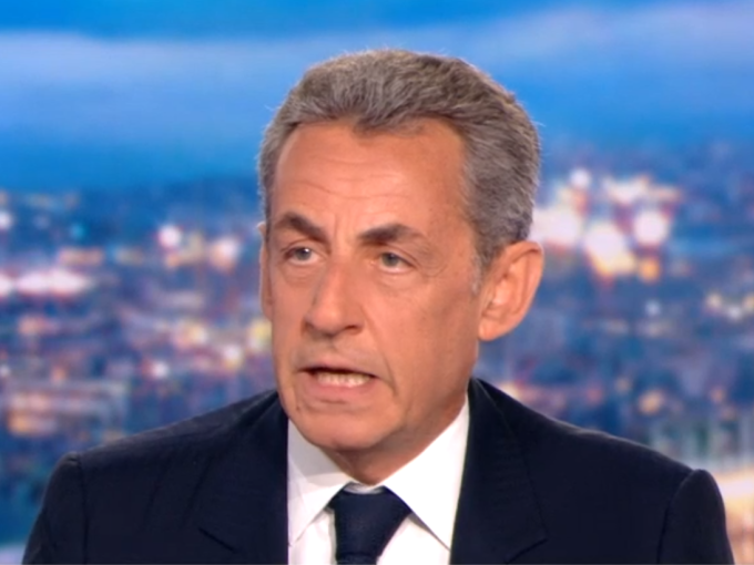 Sarkozy ne lâche rien (…)