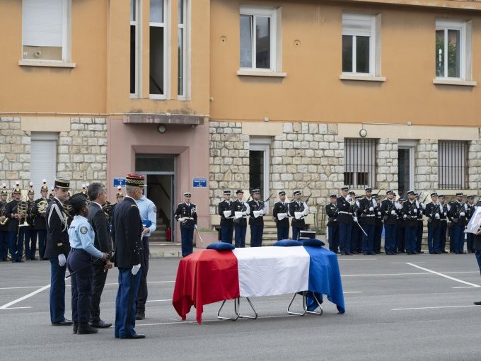 Un hommage national (…)