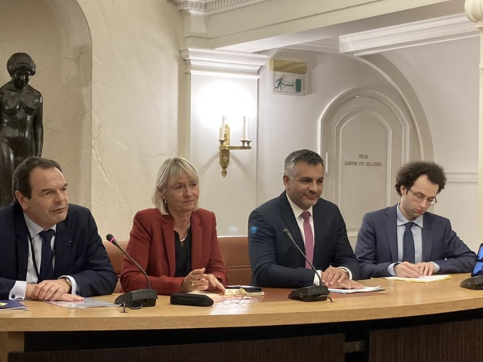 Au Sénat, Françoise (…)