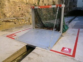 L'Agglomération Cannes Lérins expérimente un filet de rétention des déchets dans le Vallon de la Foux
