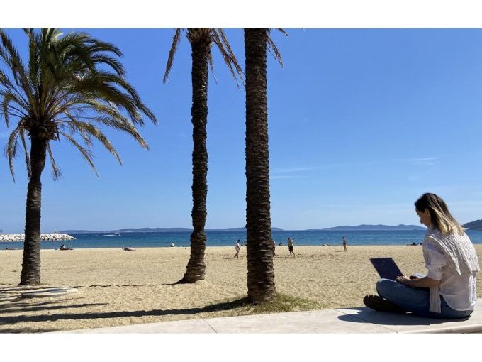 Au Lavandou, la tête (…)