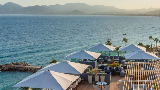 À Cannes, le rooftop Marea offre une vue à 360° pour les soirées d'été