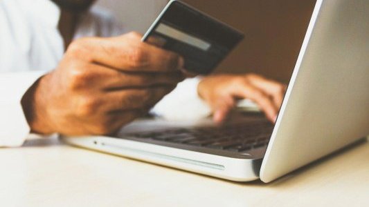 Le gouvernement édite des fiches conseils pour accompagner les commerçants dans leur numérisation
