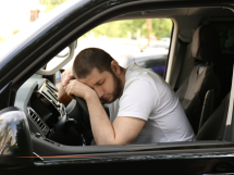Le droit en vacances - Peut-on dormir dans sa voiture sur la Côte d'Azur ? Ce que dit la loi