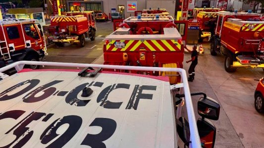 Incendies dans le Sud de la France : les sapeurs-pompiers des Alpes-Maritimes envoyés en renfort