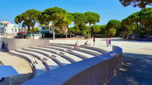 Antibes : le grand escalier monumental reliant la Pinède Gould à la mer est achevé