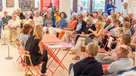 Yoyo Maeght tiendra une conférence le 25 juin au musée du Niel sur la saga familiale et l'art abstrait au profit de l'association Roue Libre