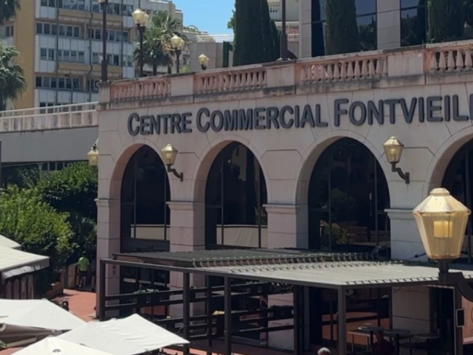 Centre commercial de (…)