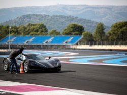 La voiture électrique la plus rapide du monde en essais sur le Circuit Paul Ricard !