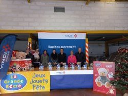 « Enfants sans Noël » : VINCI Autoroutes apporte son soutien à 13 associations locales en partenariat avec La Grande Récré