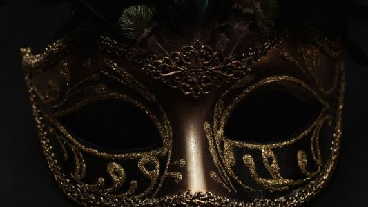 La guerre au bal masqué, ohé ohé !
