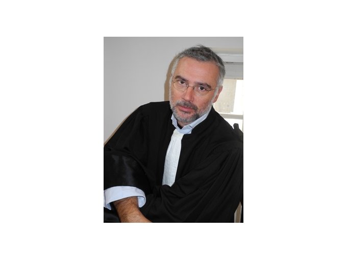 Faut-il poursuivre et (…)