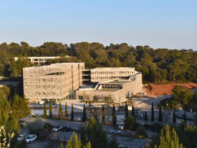 À Sophia Antipolis, (…)
