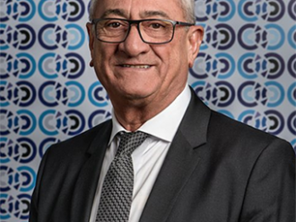 Roland Gomez prend le relai d'Alain Lacroix à la présidence de la CCI PACA