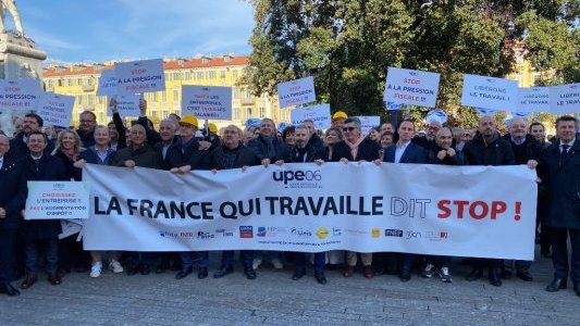 À Nice, des centaines de chefs d'entreprise manifestent contre la pression fiscale 