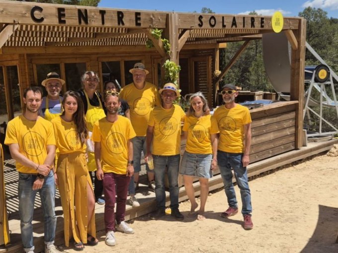 À Carnoules, Solar Brothe