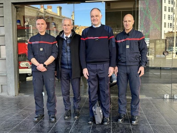 Face aux incendies, (…)