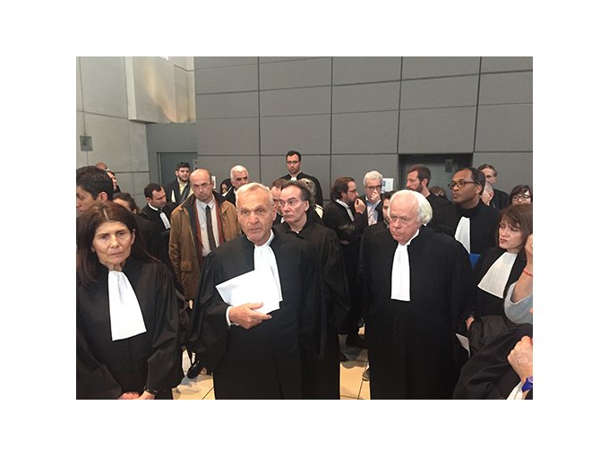 "Cheminots en robes (…)