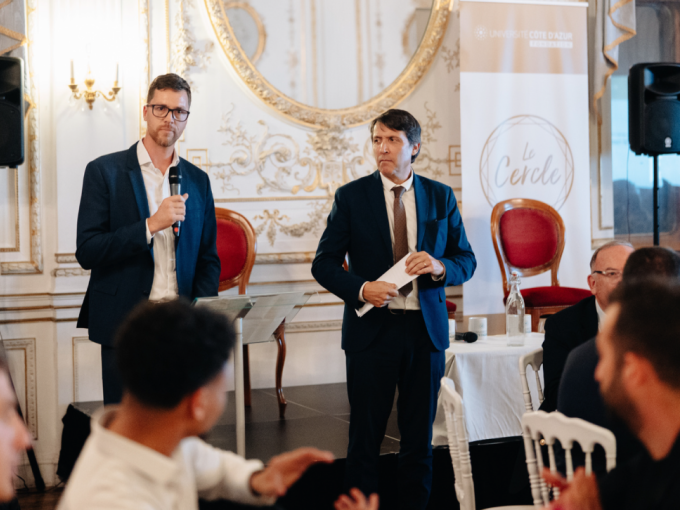 Avec « Le Cercle », (…)