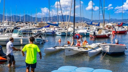 Des sorties en trimaran adapté pour faciliter l'accès à la voile à Cannes