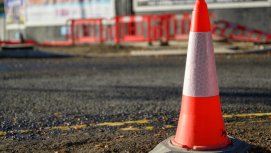 Publication du décret relatif au seuil de dispense de publicité et de mise en concurrence préalables pour les marchés de travaux