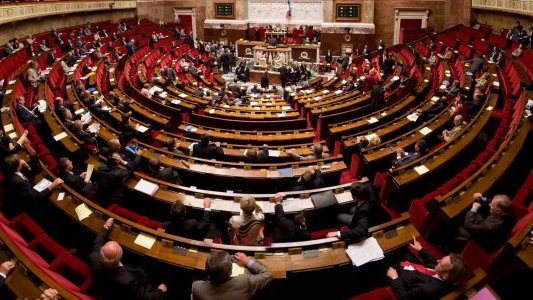 Motion de censure : une arme symbolique sous la Vème république