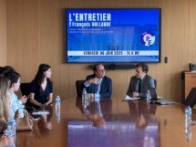 François Hollande : De président à député, un retour d'expériences partagé avec les membres du Parlement des Étudiants de Nice 
