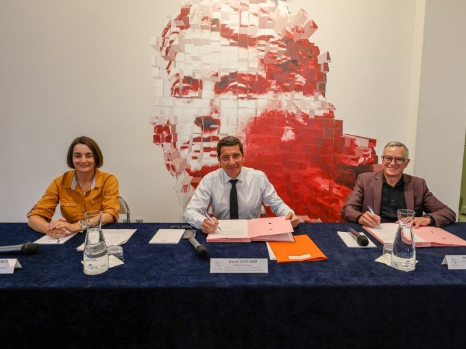 Cannes signe une charte