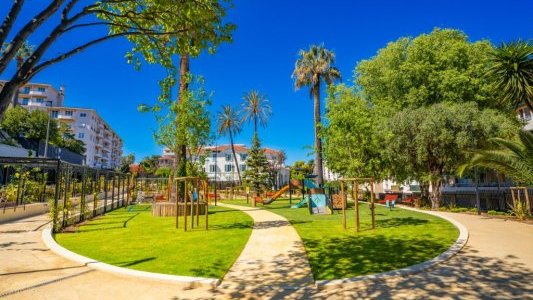 Un espace de respiration en plein centre-ville : à Cannes, le square Campestra ouvert au public