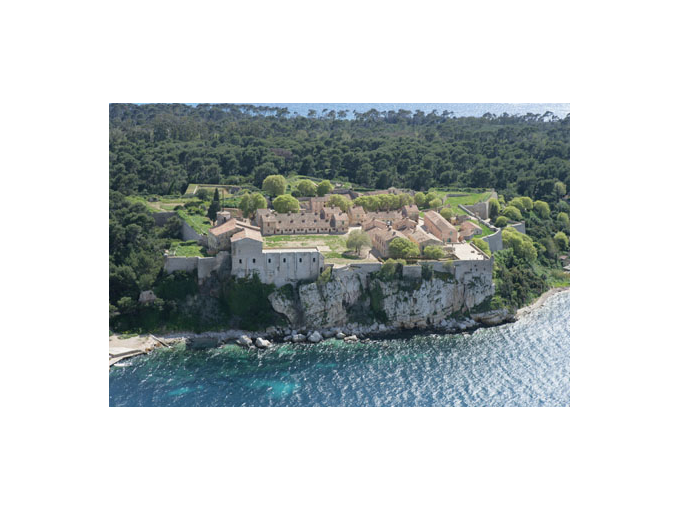 CANNES : Un projet pour