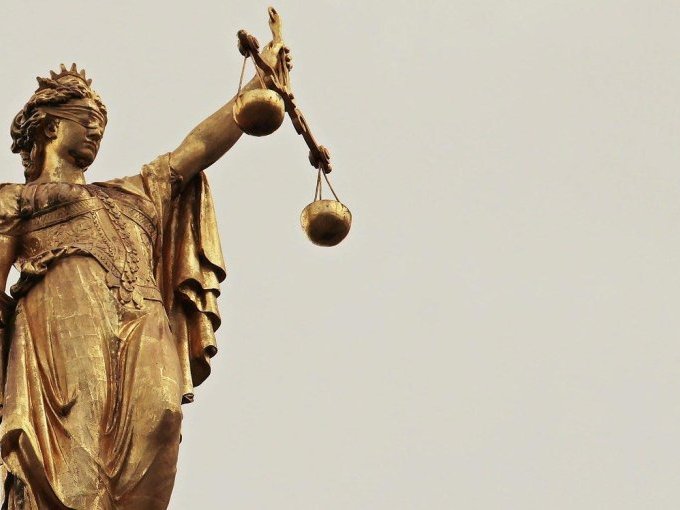 Le juge des référés (…)
