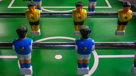 Racisme : carton jaune pour des tacles douteux...