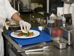 Cannes ouvre une cafétéria universitaire à bas prix et de produits locaux au Campus Georges Méliès