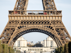Tour Eiffel : Découvrez les 72 noms de femmes scientifiques proposés pour rejoindre la frise des savants 