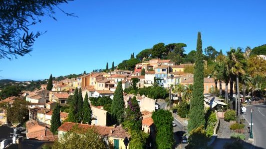 Bormes-les-Mimosas, un village distingué pour sa beauté provençale