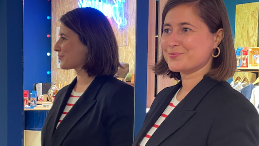 Portrait : Magali Altounian voit la vie en bleu
