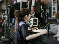 Un Guide de bonnes pratiques innovantes en matière d'Egalité Femmes-Hommes dans les Entreprises du secteur industriel 