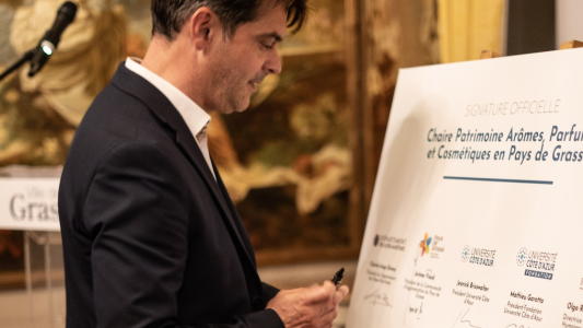 Robertet rejoint la Chaire dédiée aux savoir-faire de la parfumerie grassoise
