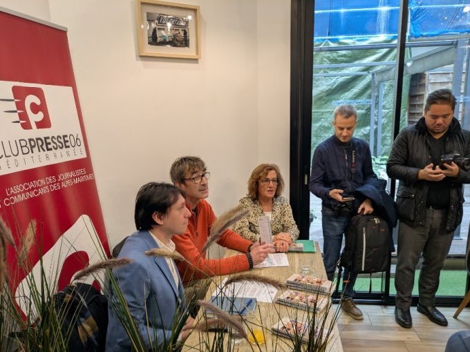 À Menton, des journaliste