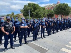 Manifestation de policiers municipaux à Nice après la décision du Conseil constitutionnel