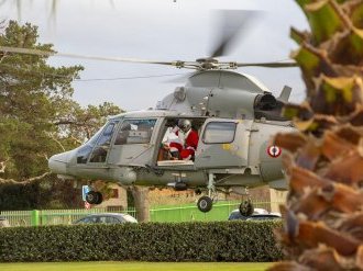 A Hyères, le Père Noël atterrit en Dauphin à l'hôpital Pomponiana !