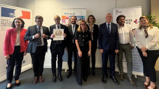 Georges-François Leclerc a remis le label « Services Publics + » à l'Urssaf Provence-Alpes-Côte d'Azur