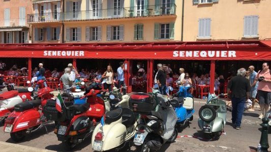 A Saint-Tropez, Sénéquier ferme préventivement pour 15 jours