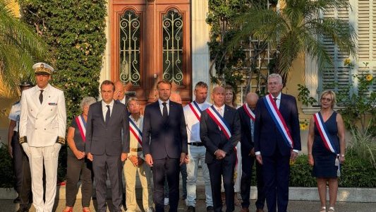 À Bormes-les-Mimosas, Emmanuel Macron rend hommage aux libérateurs de la Provence