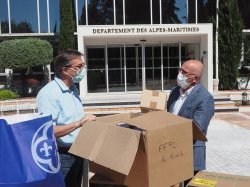 Remise d'équipements de protection aux hôpitaux de la Vésubie 
