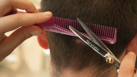 Covid : plus de 14 500 professionnels de la coiffure demandent une baisse de le TVA à 10%