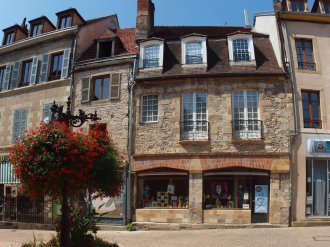 Immobilier : quand les prix attractifs de la campagne attirent les "urbains"