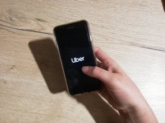 La Cour de cassation requalifie le lien unissant UBER à un chauffeur en contrat de travail
