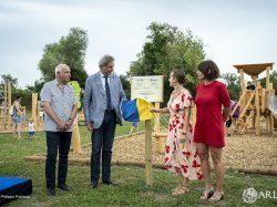 À Pont-de-Crau, la nouvelle aire de jeux déjà adoptée par les enfants